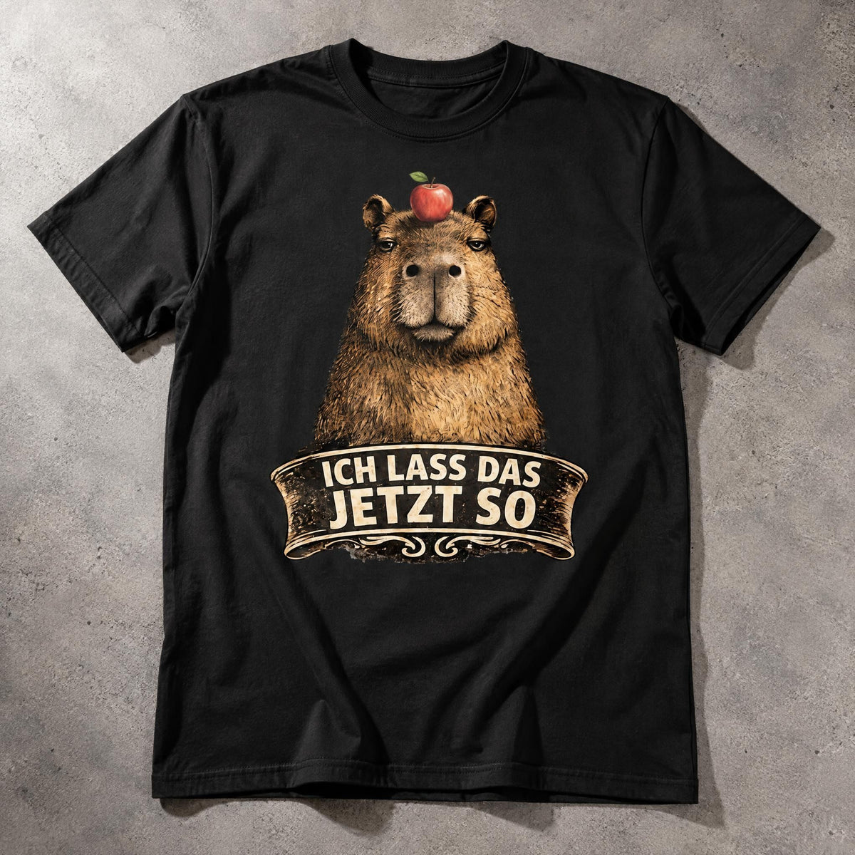 Black cotton t-shirt featuring a capybara graphic with an apple on its head and the slogan Ich lass das jetzt so.
